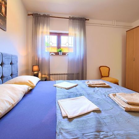Apartment Bazina - Airconditioning, Parking, 500M From The Beach Krk Town Dış mekan fotoğraf
