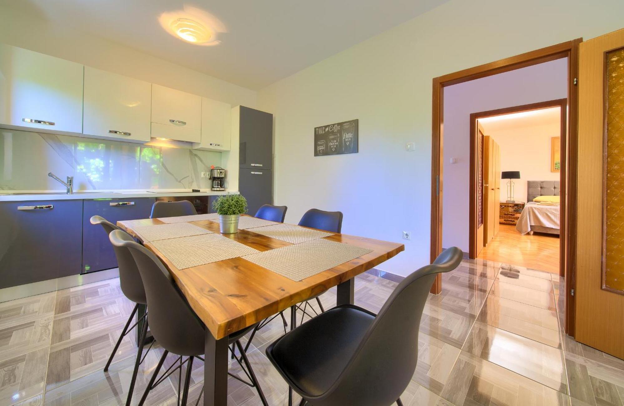 Apartment Bazina - Airconditioning, Parking, 500M From The Beach Krk Town Dış mekan fotoğraf
