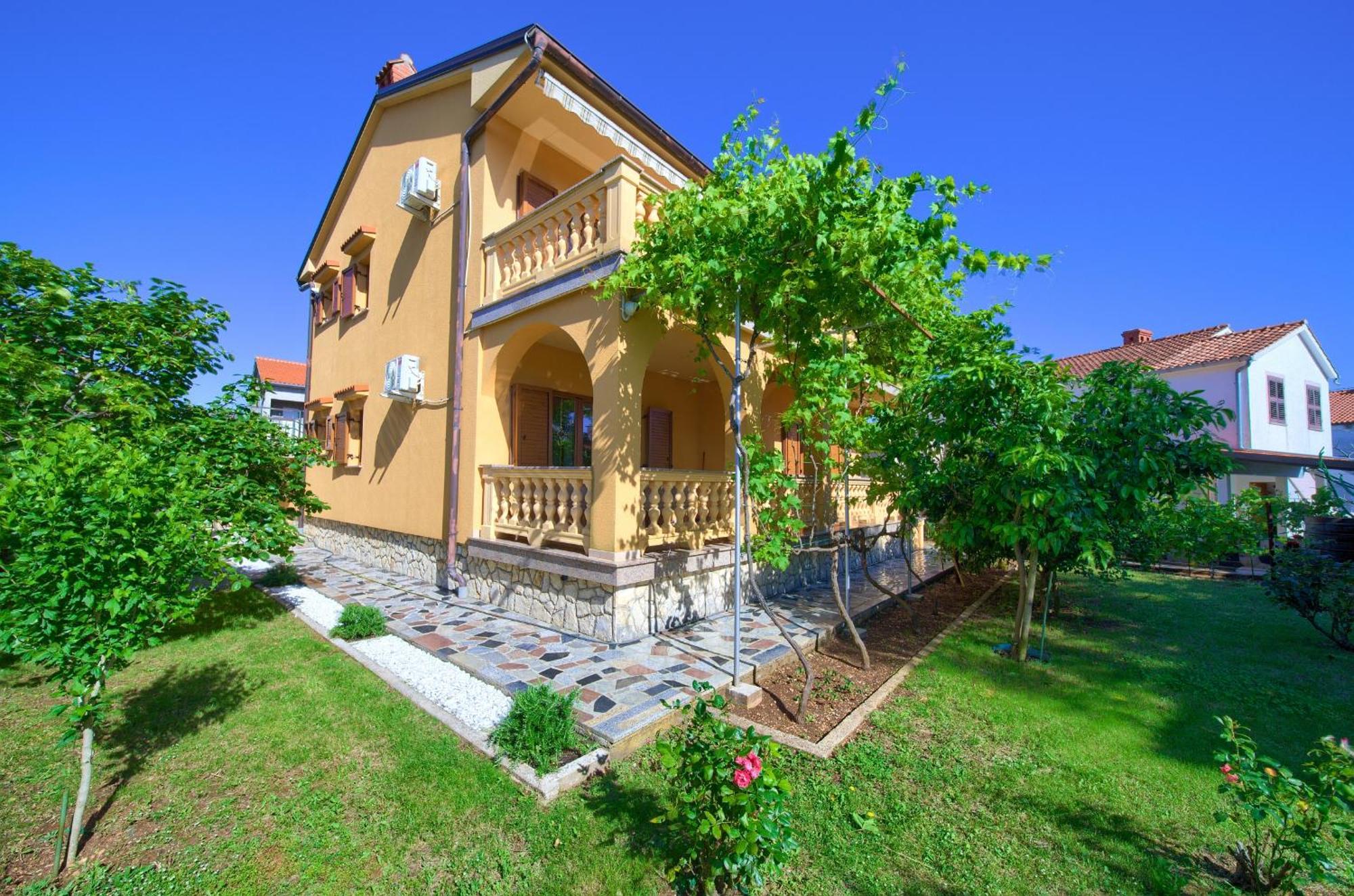 Apartment Bazina - Airconditioning, Parking, 500M From The Beach Krk Town Dış mekan fotoğraf