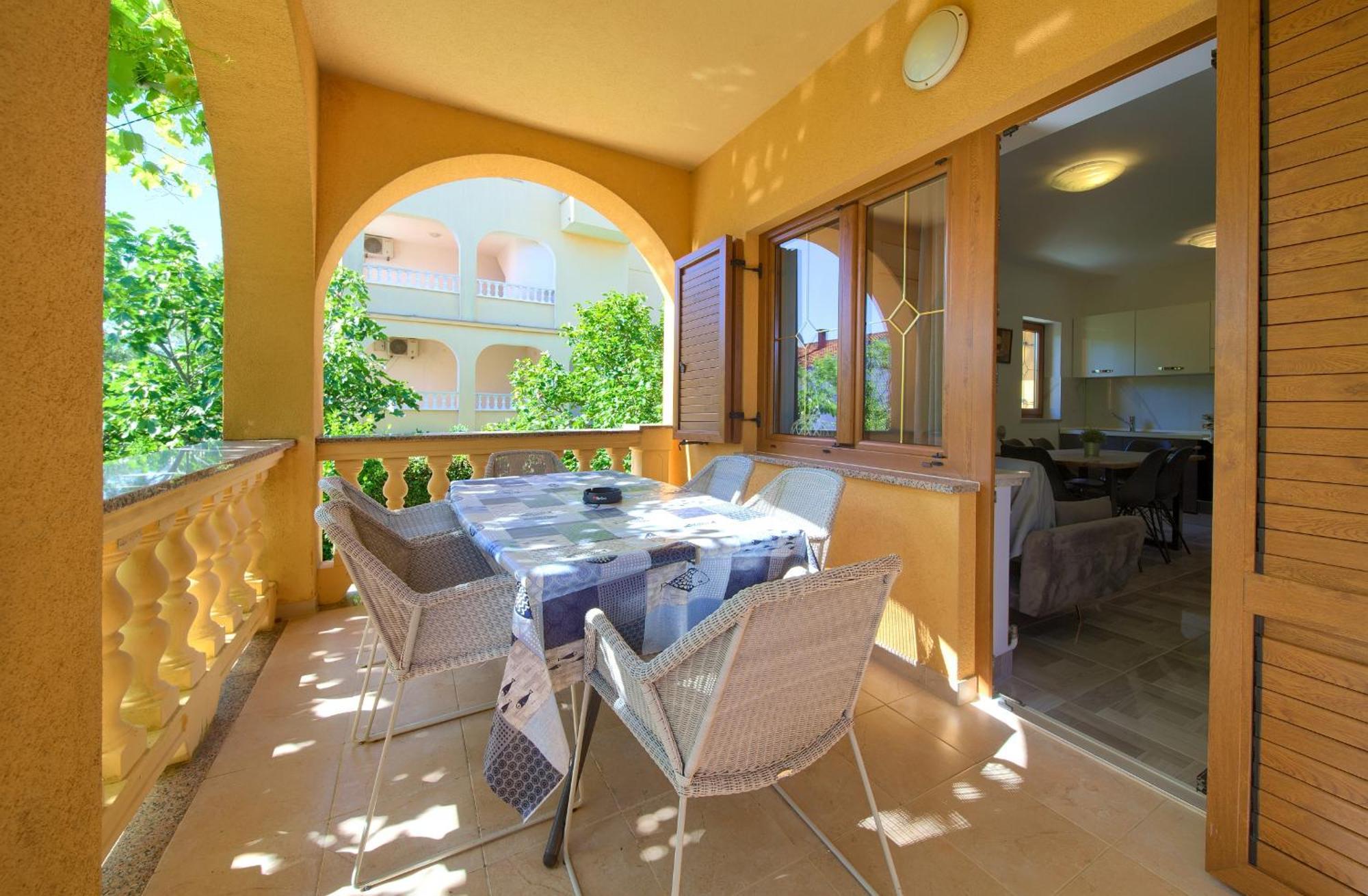 Apartment Bazina - Airconditioning, Parking, 500M From The Beach Krk Town Dış mekan fotoğraf