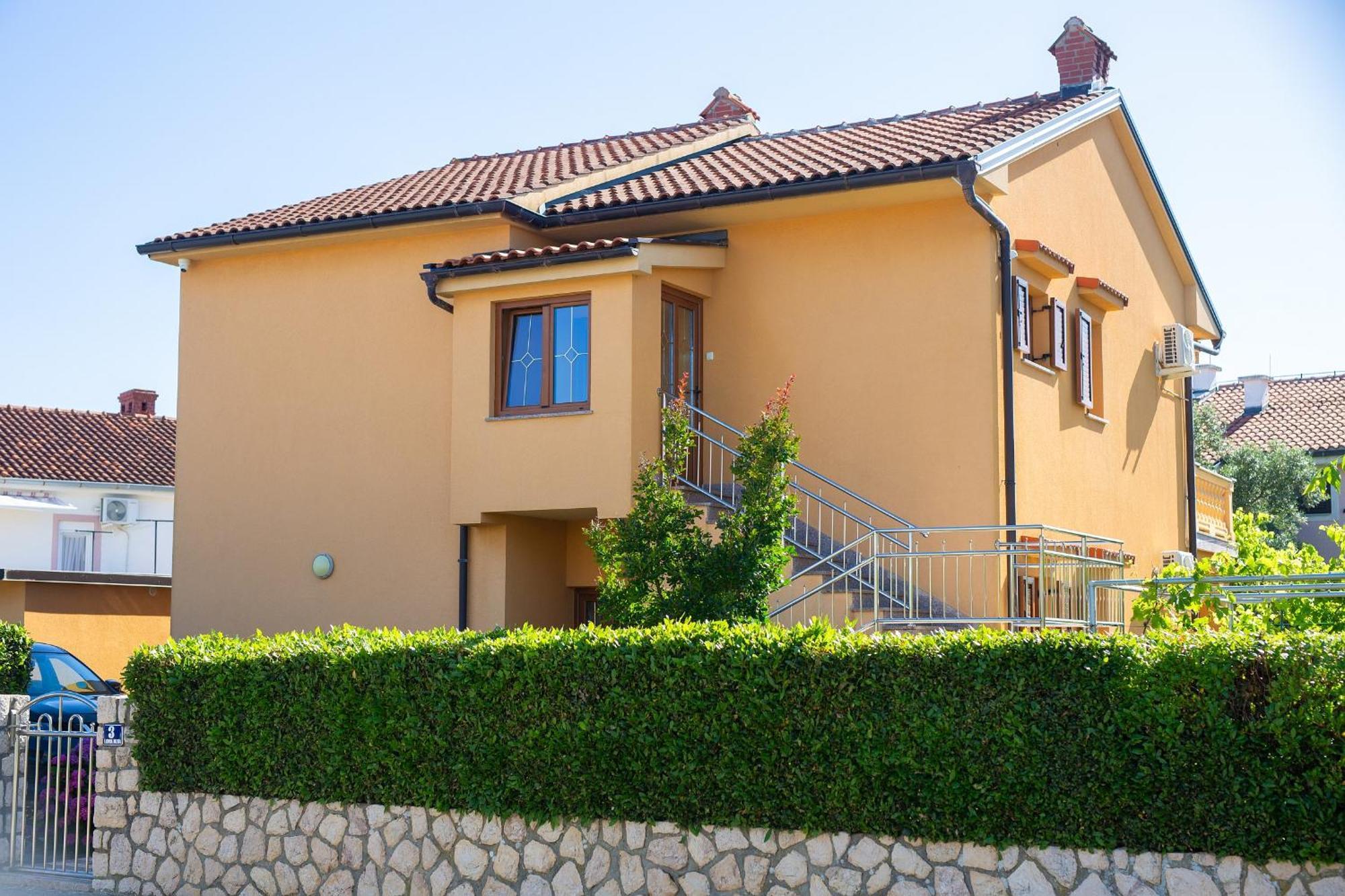 Apartment Bazina - Airconditioning, Parking, 500M From The Beach Krk Town Dış mekan fotoğraf