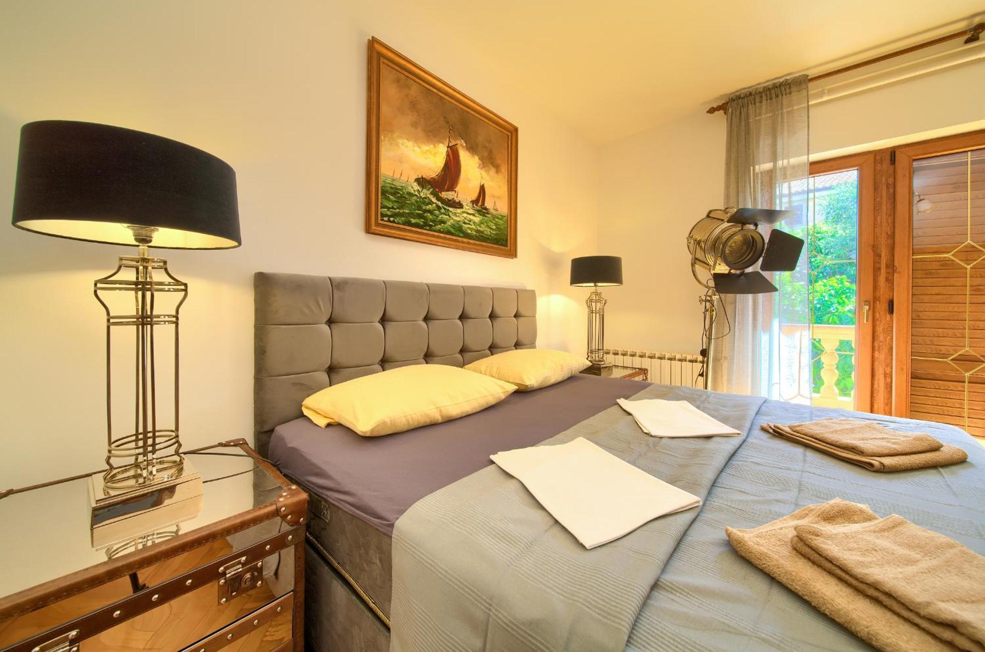Apartment Bazina - Airconditioning, Parking, 500M From The Beach Krk Town Dış mekan fotoğraf
